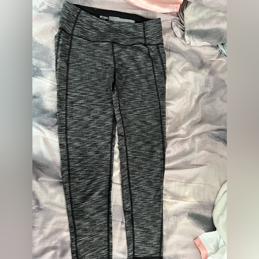 Victoria’s Secret sport leggings